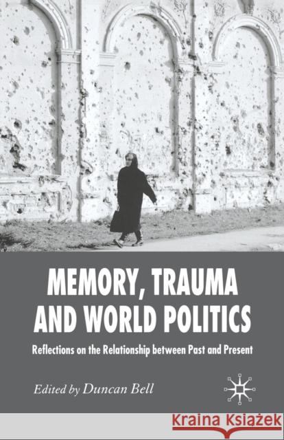 Memory, Trauma and World Politics: Reflections on the Relationship Between Past and Present Bell, D. 9781349282418 Palgrave Macmillan