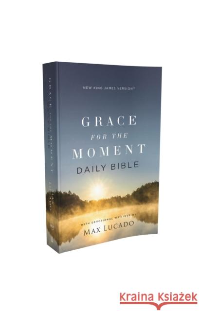 NKJV, Grace for the Moment Daily Bible, Softcover, Comfort Print Max Lucado 9781400335893