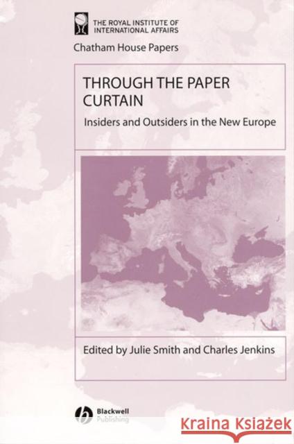 Through the Paper Curtain: Insiders and Outsiders in the New Europe Smith, Julie 9781405102933 Blackwell Publishers