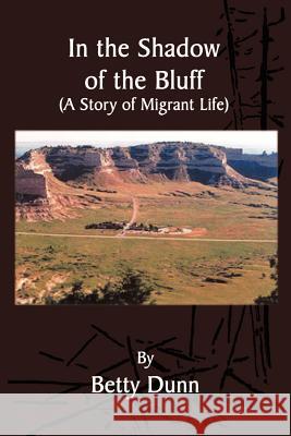 In the Shadow of the Bluff: A Story of Migrant Life Dunn, Betty 9781410735577