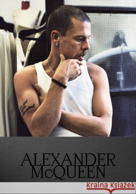 Alexander McQueen: Fashion Icon Editors of Createur Magazine 9781419787355 Abrams Books