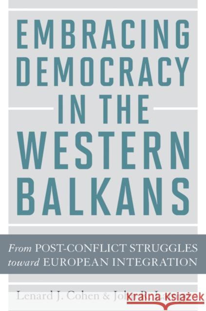 Embracing Democracy in the Western Balkans: From Postconflict Struggles Toward European Integration Cohen, Lenard J. 9781421404332 