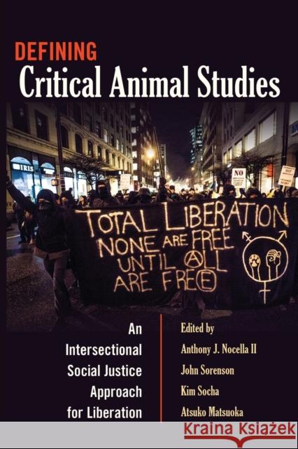 Defining Critical Animal Studies: An Intersectional Social Justice Approach for Liberation Steinberg, Shirley R. 9781433121364 Peter Lang Publishing Inc