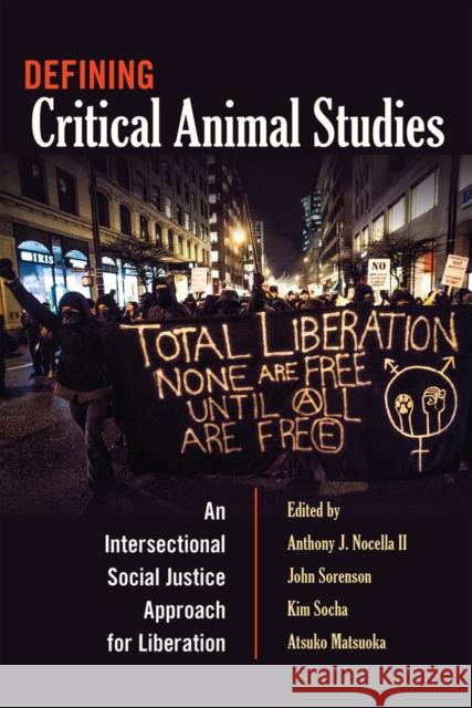 Defining Critical Animal Studies: An Intersectional Social Justice Approach for Liberation Steinberg, Shirley R. 9781433121371 Peter Lang Publishing Inc