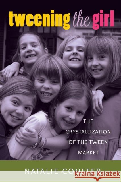 Tweening the Girl; The Crystallization of the Tween Market Mazzarella, Sharon R. 9781433121753 Peter Lang Gmbh, Internationaler Verlag Der W