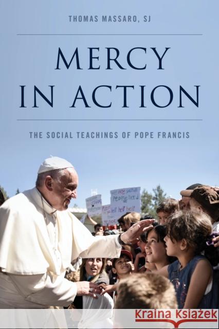 Mercy in Action: The Social Teachings of Pope Francis Thomas Massar 9781442271739 Rowman & Littlefield Publishers