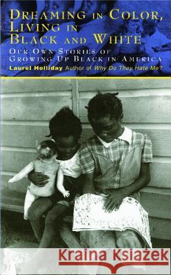 Dreaming in Color Living in Black and White: Our Own Stories of Growing Up Black in America Laurel Holliday 9781442471771 Simon Pulse