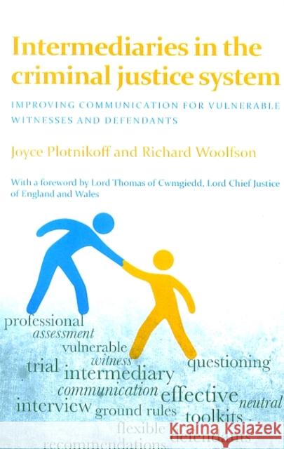 Intermediaries in the Criminal Justice System: Improving Communication for Vulnerable Witnesses and Defendants Joyce Plotnikoff 9781447326069 Policy Press