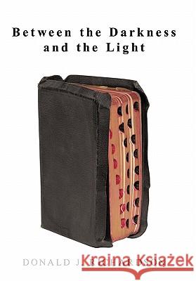 Between the Darkness and the Light Richardson, Donald J. 9781452099903