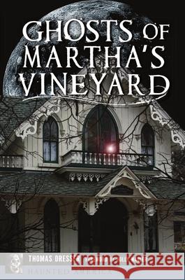 Ghosts of Martha's Vineyard Tom Dresser Holly Nadler 9781467146463 History Press