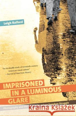 Imprisoned in a Luminous Glare: Photography and the African American Freedom Struggle Raiford, Leigh 9781469609782 University of North Carolina Press