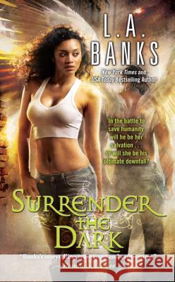 Surrender the Dark L. a. Banks 9781476788357 Gallery Books