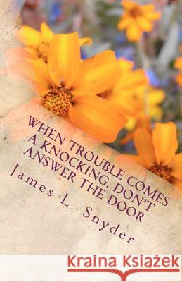 When Trouble Comes A Knocking, Don't Answer the Door Snyder, James L. 9781481077279 Createspace