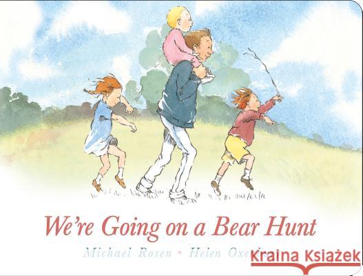 We're Going on a Bear Hunt: Lap Edition Michael Rosen Helen Oxenbury 9781481419246 Little Simon