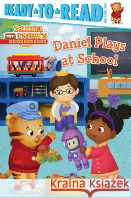 Daniel Plays at School: Ready-To-Read Pre-Level 1 Pendergrass, Daphne 9781481461030 Simon Spotlight