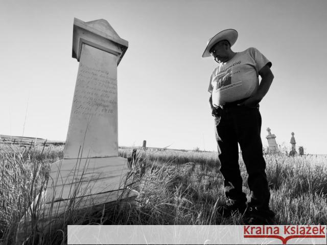 My Grandfather's Altar: Five Generations of Lakota Holy Men Richard Move Simon J. Joseph 9781496236913 University of Nebraska Press