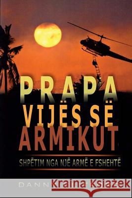 Prapa Vijës Së Armikut Shpëtuar Nga Një Armë E Fshehtë C. Lifford, Danny 9781501037818 Createspace