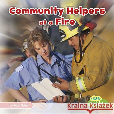 Community Helpers at a Fire Mari C. Schuh 9781515724094 Capstone Press