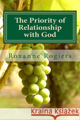 The Priority of Relationship with God: Sanctified Living Roxanne Rogiers 9781518854408 Createspace