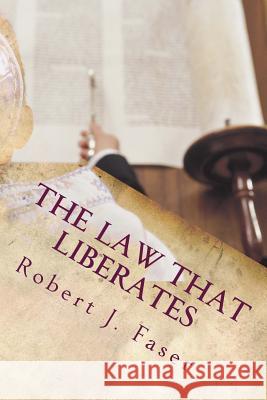 The Law that Liberates: The Ten Commandments for today Faser, Robert J. 9781519184825 Createspace Independent Publishing Platform
