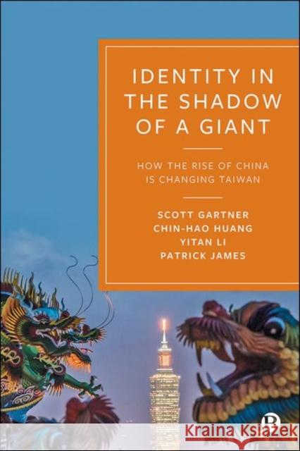 Identity in the Shadow of a Giant: How the Rise of China Is Changing Taiwan Scott Gartner Chin-Hao Huang Yitan Li 9781529209877