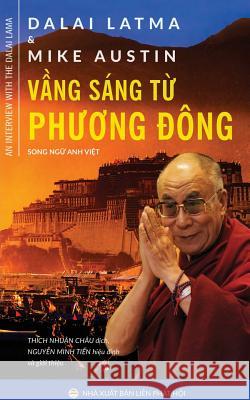Vầng sáng từ Phương Đông: Phỏng vấn Đức Đạt-lai Lạt-ma XIV Mike Austin, Dalai Lama XIV 9781545517963 United Buddhist Foundation