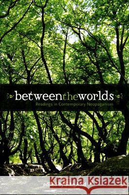 Between the Worlds: Readings in Contemporary Neopaganism Sian Reid 9781551303147 Canadian Scholars