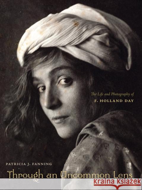 Through an Uncommon Lens: The Life and Photography of F. Holland Day Fanning, Patricia J. 9781558496682