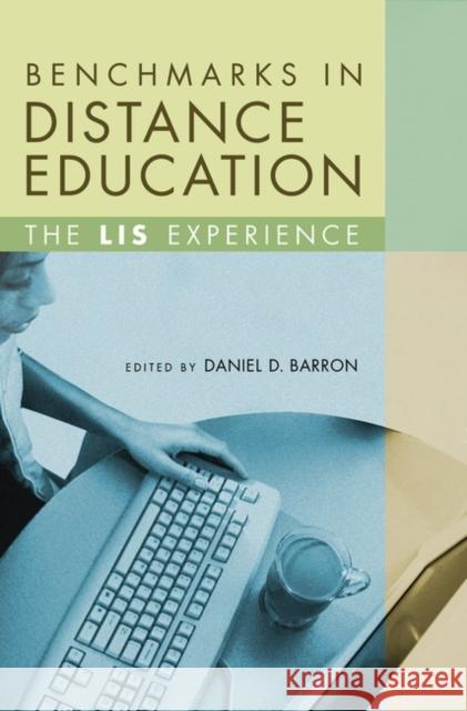 Benchmarks in Distance Education: The Lis Experience Barron, Daniel D. 9781563087226 Libraries Unlimited