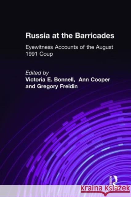 Russia at the Barricades: Eyewitness Accounts of the August 1991 Coup Bonnell, Victoria E. 9781563242724