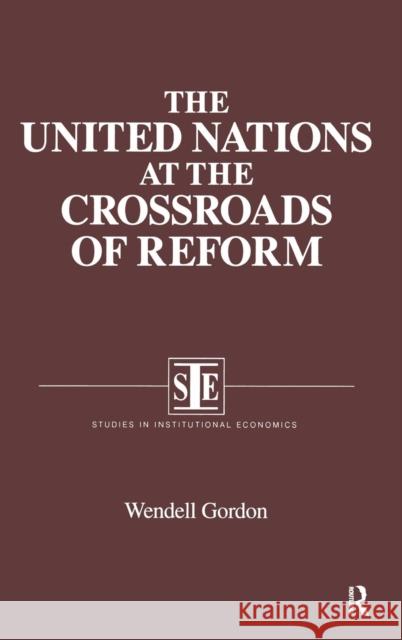 The United Nations at the Crossroads of Reform Wendell Gordon 9781563244001 M.E. Sharpe