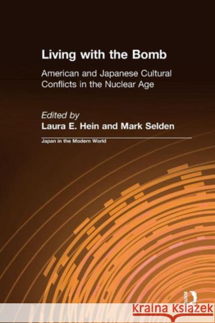 Living with the Bomb: American and Japanese Cultural Conflicts in the Nuclear Age: American and Japanese Cultural Conflicts in the Nuclear A Hein, Laura E. 9781563249679 East Gate Book