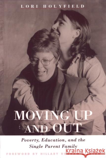 Moving Up and Out: Poverty, Education, and the Single Parent Family Lori Holyfield Hillary Rodham Clinton 9781566399159 Temple University Press