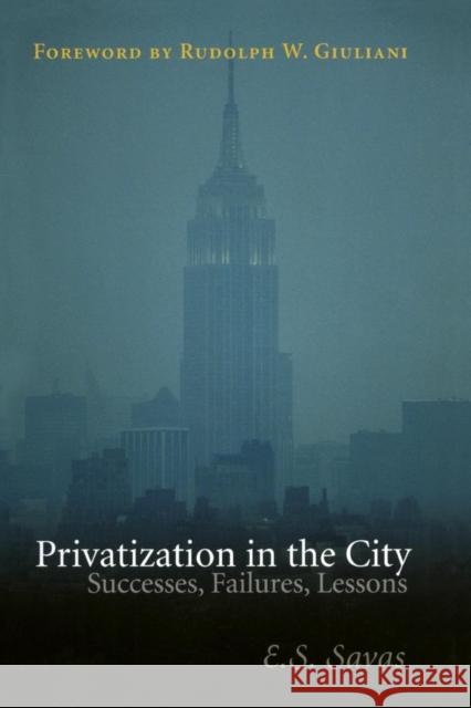Privatization in the City: Successes, Failures, Lessons Savas, Emanuel S. 9781568029573 CQ Press