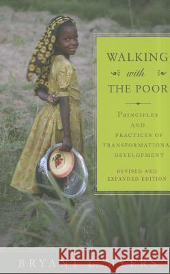 Walking with the Poor: Principles and Practices of Transformational Development Bryant Myers 9781570759390