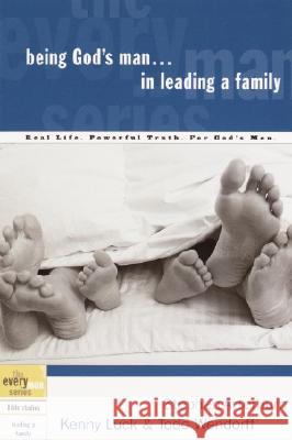 Being God's Man in Leading a Family: Real Life. Powerful Truth. for God's Men Stephen Arterburn Kenny Luck Todd Wendorff 9781578566822 Waterbrook Press