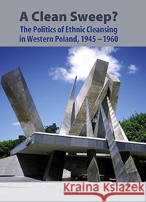 A Clean Sweep?: The Politics of Ethnic Cleansing in Western Poland, 1945-1960 T. David Curp 9781580462389 University of Rochester Press