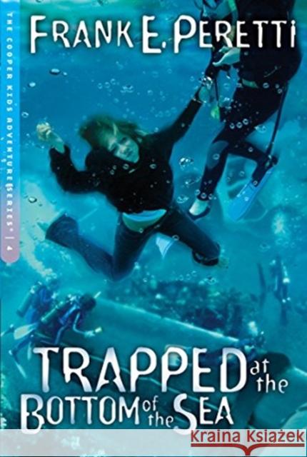 Trapped at the Bottom of the Sea: Volume 4 Peretti, Frank E. 9781581346213 Crossway Books