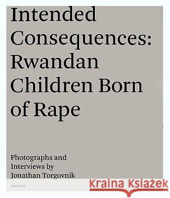 Jonathan Torgovnik: Intended Consequences : Rwandan Children Born of Rape Marie Consolee Mukagendo 9781597111010 Aperture