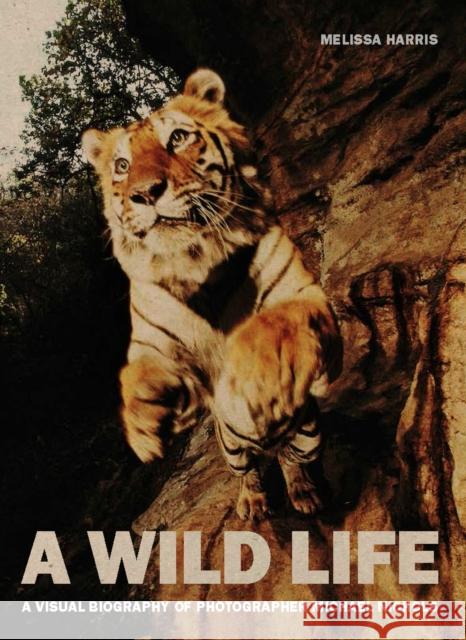 A Wild Life: A Visual Biography of Photographer Michael Nichols  9781597112512 Aperture