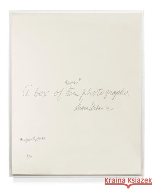 Diane Arbus: A Box of Ten Photographs  9781597114394 Aperture