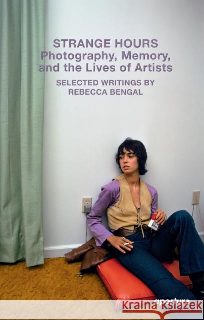 Strange Hours: Photography, Memory, and the Lives of Artists Rebecca Bengal 9781597115544