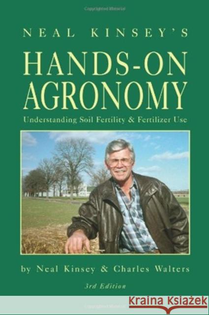 Hands-On Agronomy: Understanding Soil-Fertility and Fertilizer Use Charles Walters 9781601730404 Acres U.S.A., Inc