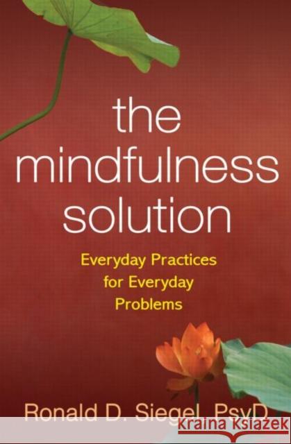 The Mindfulness Solution: Everyday Practices for Everyday Problems Siegel, Ronald D. 9781606232941