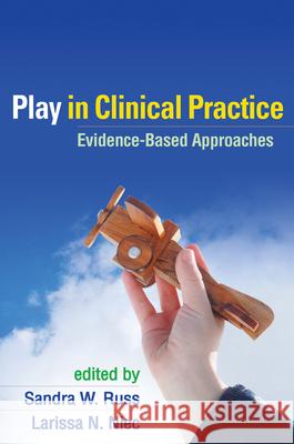 Play in Clinical Practice: Evidence-Based Approaches Russ, Sandra W. 9781609180461