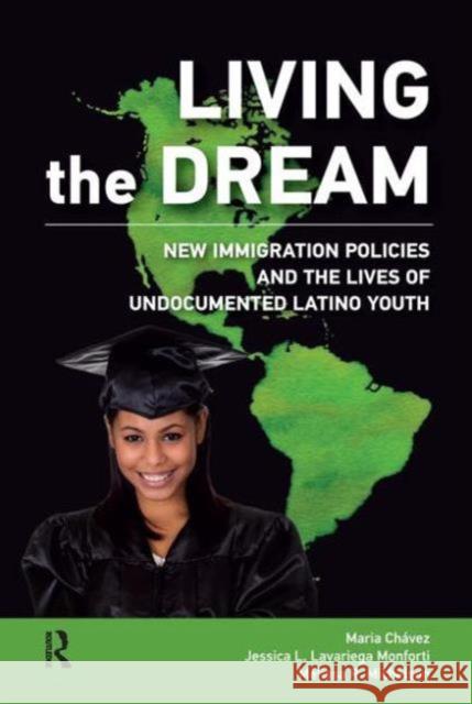 Living the Dream: New Immigration Policies and the Lives of Undocumented Latino Youth Maria Chavez-Pringle Jessica L. Lavarieg Melissa R. Michelson 9781612057125 Paradigm Publishers