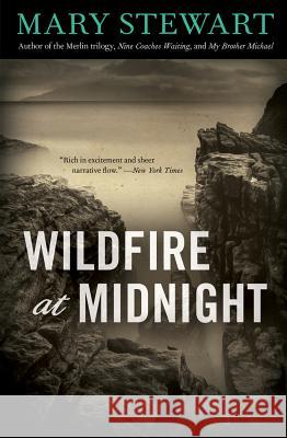 Wildfire at Midnight Mary Stewart 9781613744468