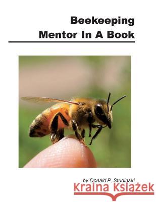 Beekeeping Mentor in a Book Donald P. Studinski 9781614761037 X-Star Publishing Company