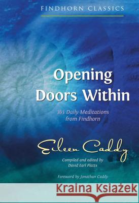 Opening Doors Within: 365 Daily Meditations from Findhorn Eileen Caddy David Earl Platts Jonathan Caddy 9781620558638