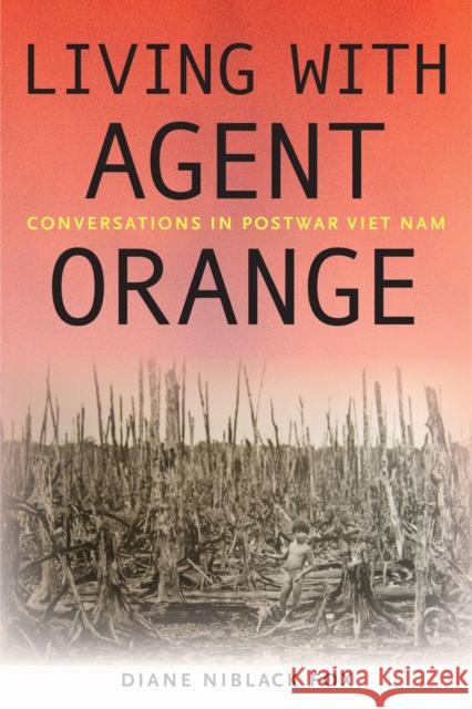 Living with Agent Orange: Conversations in Postwar Viet Nam Diane Niblack Fox 9781625347473 University of Massachusetts Press